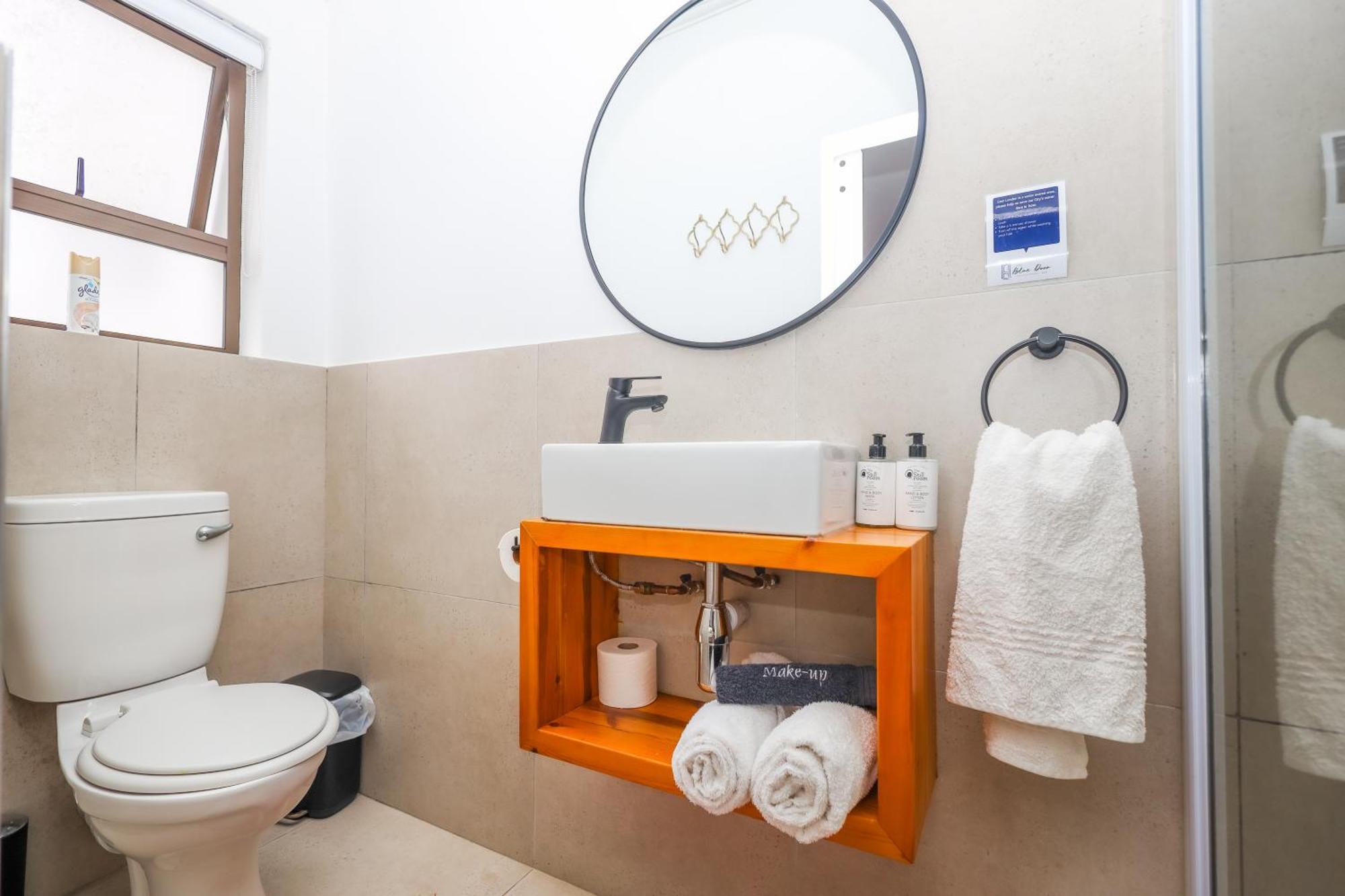 The Blue Door B&B Източен Лондон Екстериор снимка